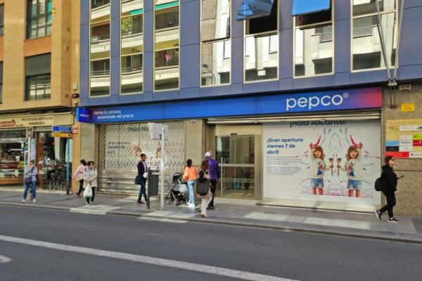 'Plan renove' de Pepco en Alicante: cierra su tienda de Reyes Católicos y reconvierte el Dealz 