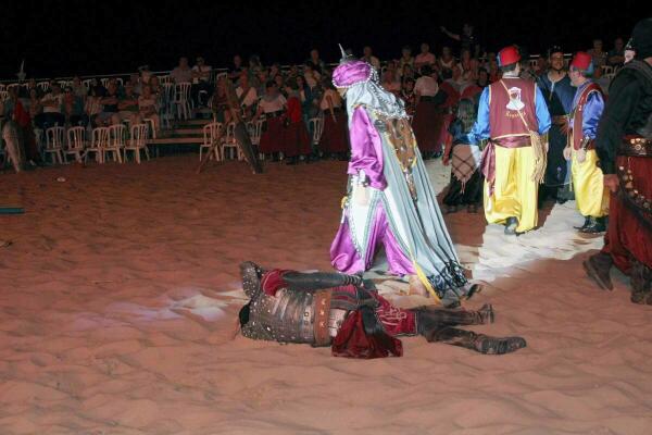 Benidorm &middot; La Playa de Levante acoge el &ldquo;Parlamento de la Invasi&oacute;n Mora de la Villa&rdquo; para dar inicio a las fiestas de Moros y Cristianos