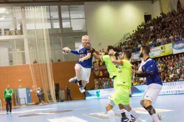 BM Benidorm &middot; Superado el tr&aacute;mite frente al Bar&ccedil;a Lassa con buena imagen pese al resultado final
