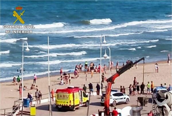 La Guardia Civil participa en el rescate de tres bañistas en una playa de Guardamar del Segura 