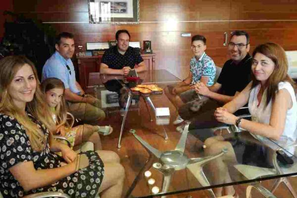 El alcalde de Finestrat recibe a Samuel L&oacute;pez, premio extraordinario al rendimiento acad&eacute;mico en primaria