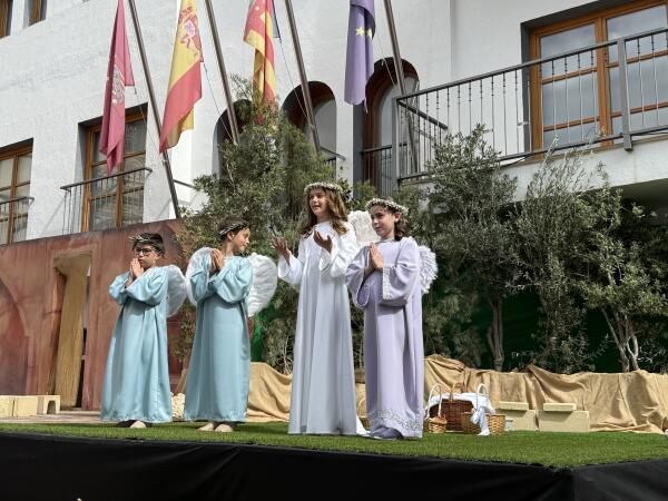 Mar Evangelio recitó “L’Ambaixà” en la procesión del Encuentro