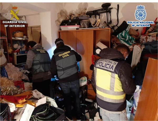 La Guardia Civil y la Policía Nacional  detienen a 14 personas por la comisión de 86 robos en viviendas de las provincias de Alicante y Murcia y  explotaciones agropecuarias de la provincia de Albacete