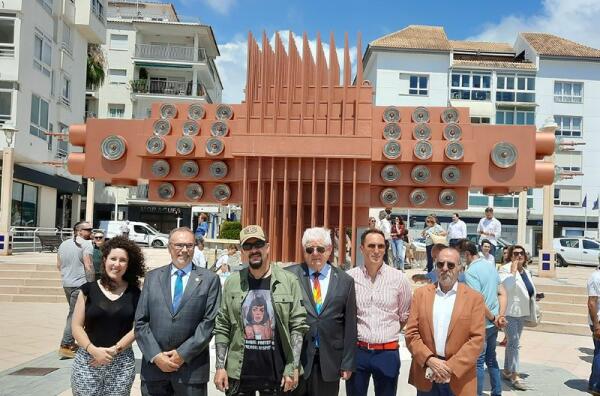 La obra “Atalaya Terra” del escultor Viktor Ferrando ya luce en el Paseo de Altea