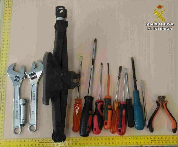 La Guardia Civil detiene a dos hombres que dejaron un reguero de sangre tras cometer un robo.