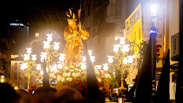 Nuestro Padre Jes&uacute;s Nazareno recorre el centro de Benidorm y cumple con la tradici&oacute;n del Mi&eacute;rcoles Santo