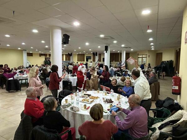 La Tercera Edad celebró la “Fiesta de Navidad” en el Cirer