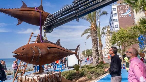 Los “Atunes” de Toni Marí lucen en el Paseo de Poniente de Benidorm
