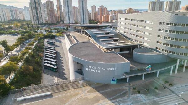 Benidorm saca de nuevo a concurso la estación de autobuses liberando la gestión del hotel y aumentando el plazo del contrato  