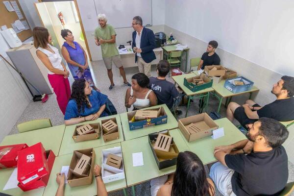 Veinte jóvenes se forman en jardinería y educación ambiental con el programa ‘T’Avalem Benidorm Sostenible’ 