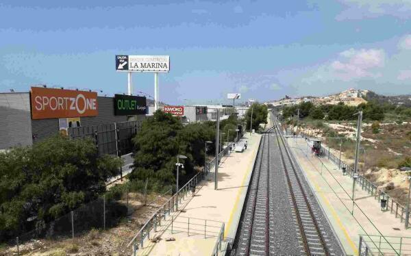 El alcalde de Finestrat exige a la Generalitat que las l&iacute;neas de transporte p&uacute;blico hagan parada en urbanizaciones, Bulevar Comercial y Cala 