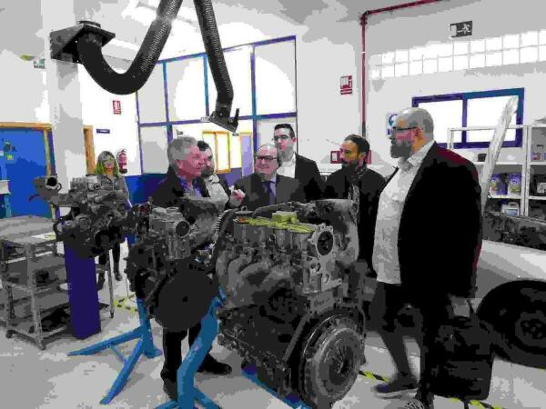 El  Director General del SERVEF visit&oacute; la Escuela de Oficios La Nuc&iacute;a 