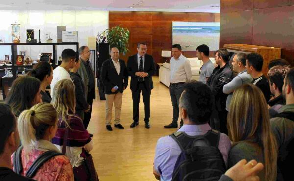 Estudiantes brasile&ntilde;os de un m&aacute;ster de la UA visitan Benidorm para conocer su modelo de gesti&oacute;n urban&iacute;stica y del agua