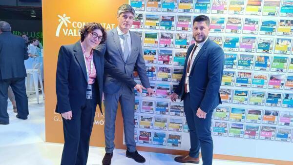 Villajoyosa presenta la agenda de La Vila Gastronómica en el stand de Turismo Costa Blanca en la Feria Internacional de Turismo, Fitur, en Madrid 