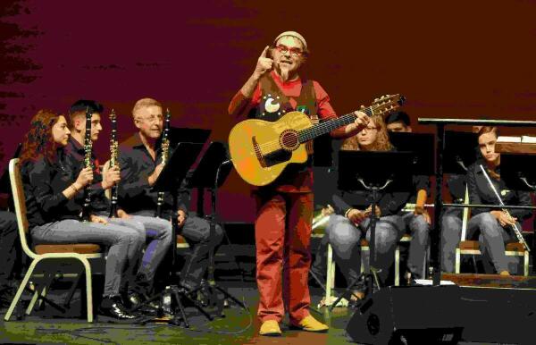 La Nuc&iacute;a &middot; Dani Miquel i la Uni&oacute; Musical iniciaron el &ldquo;Nadal Infantil Cultural&rdquo; con lleno absoluto