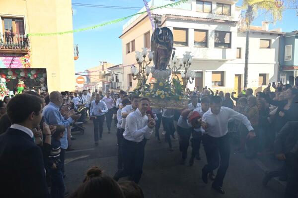 Sant Rafel corrió a ritmo de traca por las calles de La Nucía