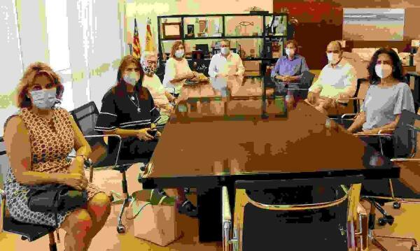 El alcalde recibe a la directiva de la Asociaci&oacute;n de Solidaridad Benidorm-Chimbote (ASBECH).