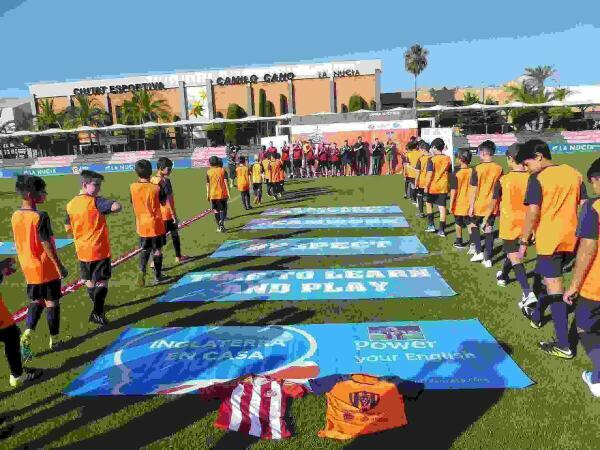 El VII Campus del Sunderland en La Nuc&iacute;a cuenta con 440 alumnos