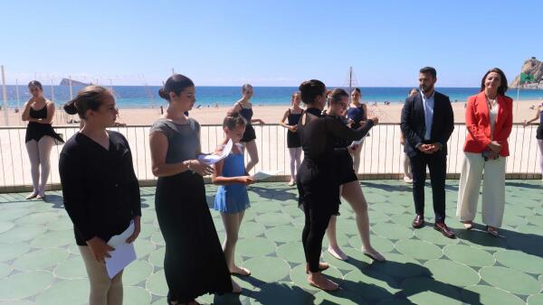 Benidorm celebra el Día Mundial de la Danza con una clase magistral en el Paseo de Poniente 