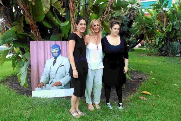 Las instant&aacute;neas de 9 fot&oacute;grafas toman las calles de Benidorm durante un mes