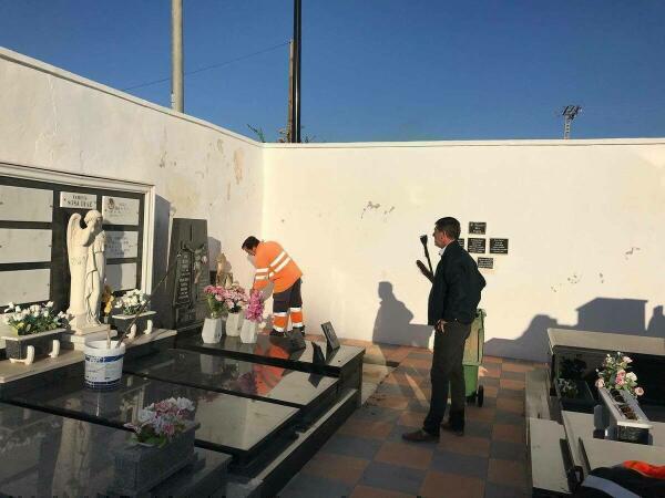 Puesta a punto del cementerio municipal de Finestrat para el d&iacute;a de Todos los Santos 