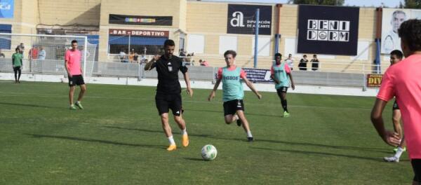 La academia del CF Benidorm disfrutó de su clínic con el campeón del Mundo y de la UEFA Champions League David Villa