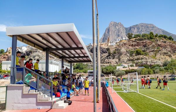 AVANZA LA AMPLIACIÓN Y MEJORA DE INSTALACIONES DEPORTIVAS CON GRADAS CUBIERTAS EN EL CAMPO DE FÚTBOL DE FINESTRAT