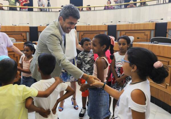 La Diputación respalda el programa ‘Un verano en paz’ de acogida de niños y niñas saharauis en Alicante