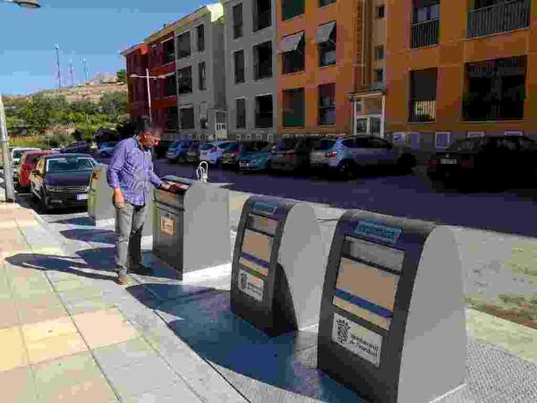 Finestrat implanta contenedores soterrados en el carrer Serra Cortina del casco hist&oacute;rico tradicional 