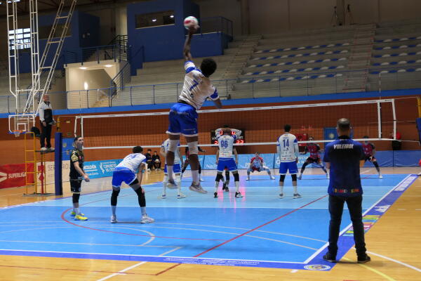 Triunfo s&oacute;lido del Servigroup Benidorm para abandonar el descenso y confirmar su mejor versi&oacute;n (3-1) 