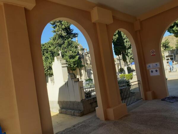 El Ayuntamiento de la Vila Joiosa pone a punto el Cementerio para el día de Todos los Santos