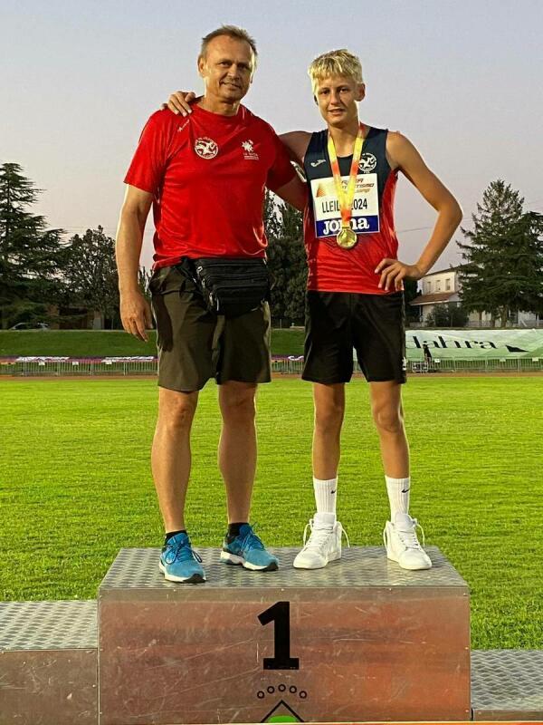 Andréi Shevchenko, campeón de España en salto de pértiga sub 16