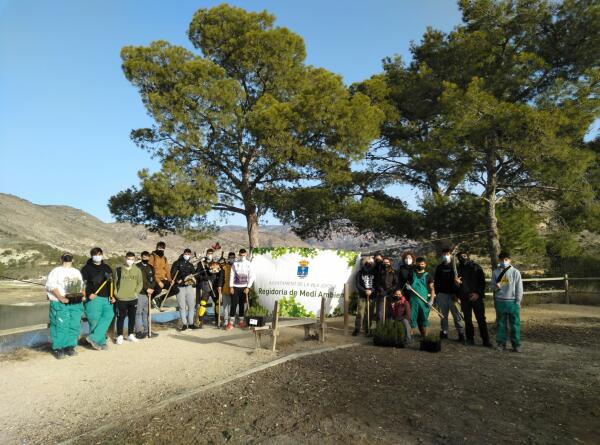 El Ayuntamiento de la Vila celebra el Día del Árbol con una jornada de reforestación en la partida La Robella