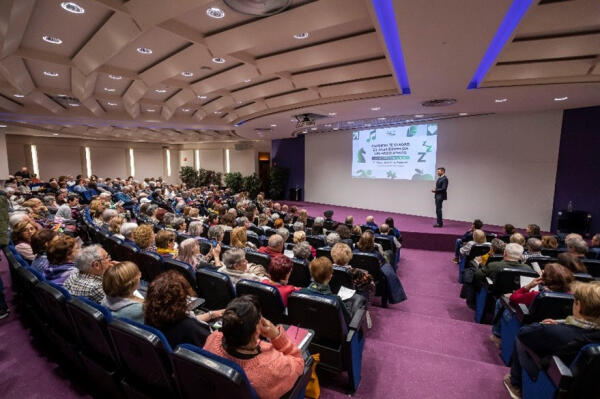 Pamplona se suma a la concienciación sobre el Alzheimer con la sesión divulgativa “Cuando te cuidas, el Alzheimer da un paso atrás”