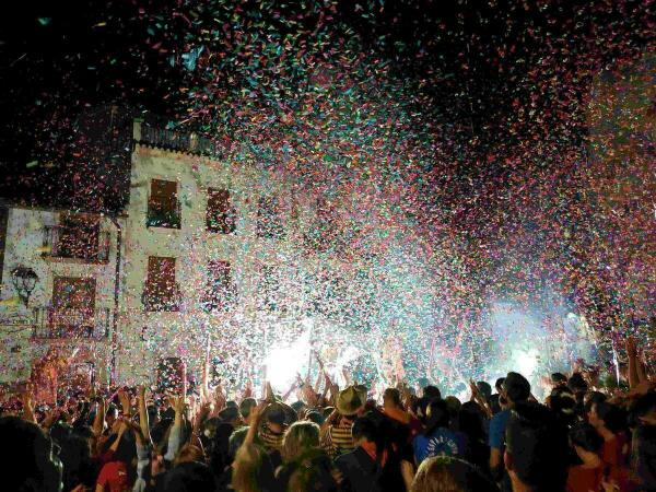 La Comissi&oacute; la Traca asume la mayoral&iacute;a en el cierre de #LaNuciaEnFestes 