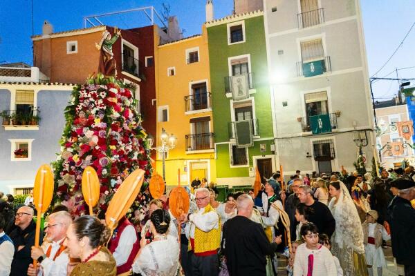 Villajoyosa celebra la festividad de las Lágrimas de Santa Marta con la tradicional ofrenda floral a la patrona