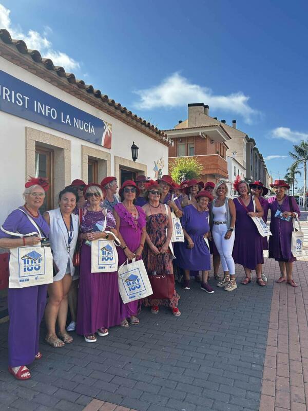 Visita turística “holandesa” de las Red Hats a La Nucía