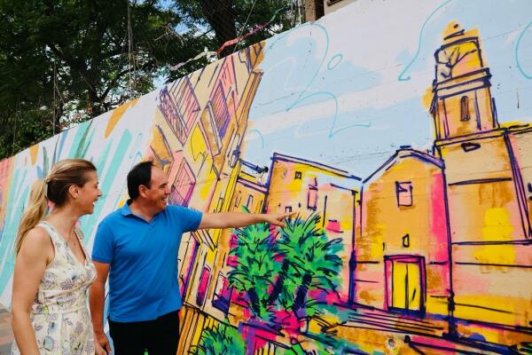 FINESTRAT DA LA BIENVENIDA A VECINOS Y VISITANTES CON UNA NUEVA PINTURA MURAL QUE REÚNE ALGUNOS DE LOS LUGARES MÁS EMBLEMÁTICOS DE LA LOCALIDAD