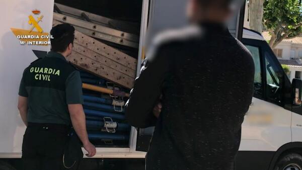 La Guardia Civil detiene a dos personas por sustraer material de obra en la comarca del Medio Vinalopó