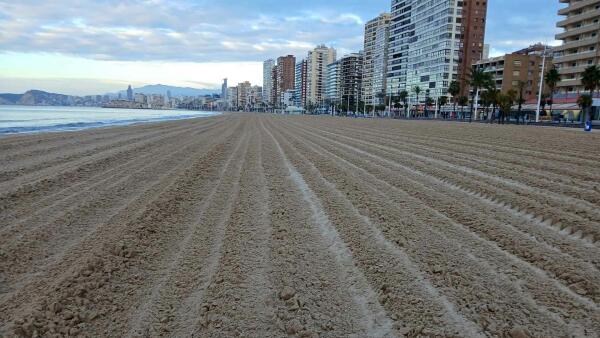 Benidorm refuerza los dispositivos de seguridad, limpieza y socorrismo en las playas ante el inicio de la Semana Santa con un total de 86 personas