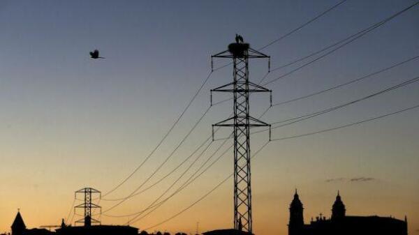 El precio de la luz superará este miércoles los 106 euros/MWh, nuevo máximo