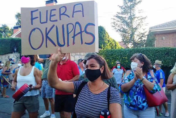 La Policía destroza la casa recuperada por propietarios a unos okupas por funcionamiento anormal de la Justicia 