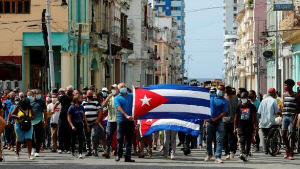 Fuerte despliegue policial y apagón infomativo en Cuba un día después de las protestas 