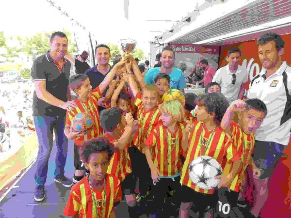 La &ldquo;Fiesta del F&uacute;tbol&rdquo; del Torneo de Prebenjamines reuni&oacute; a 3.000 personas