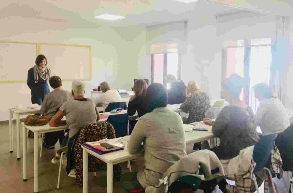 Todos los cursos municipales de la concejalía de educación de Finestrat cuelgan el cartel de completo 