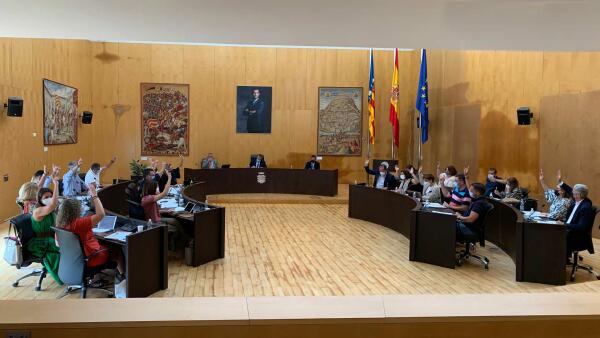 El pleno acuerda por unanimidad acogerse a la ampliación del ‘Plan Edificant’ para mejorar 13 centros educativos 