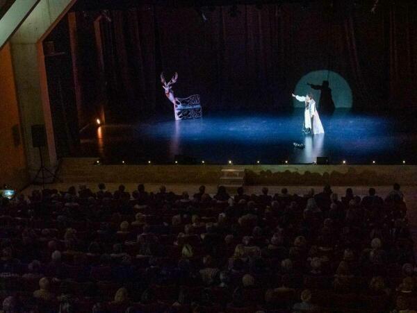 Otro lleno de bandera en el Centro Cultural de Benidorm con ‘El perro (mutante) del Hortelano’