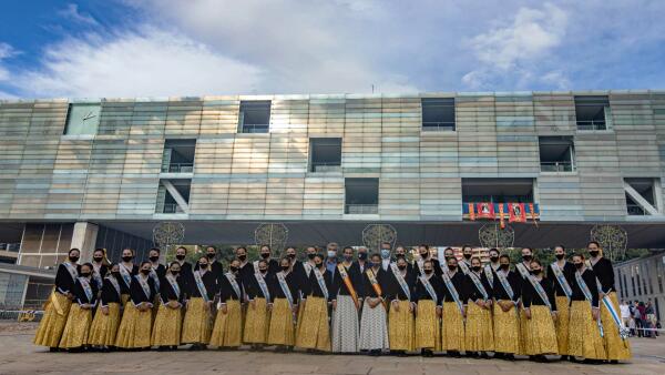 Mañana de convivencia entre las asociaciones festeras de Benidorm