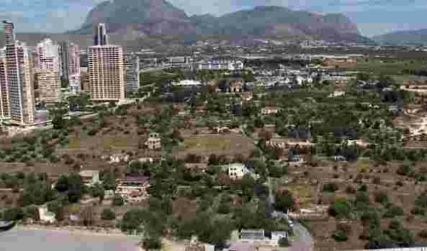 Benidorm aborda la petici&oacute;n de los propietarios de Armanello de promover el desarrollo del sector