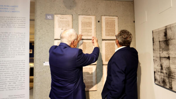 Una exposición explica la historia de la Carta de Poblament de 1325 a través de los documentos que se conservan